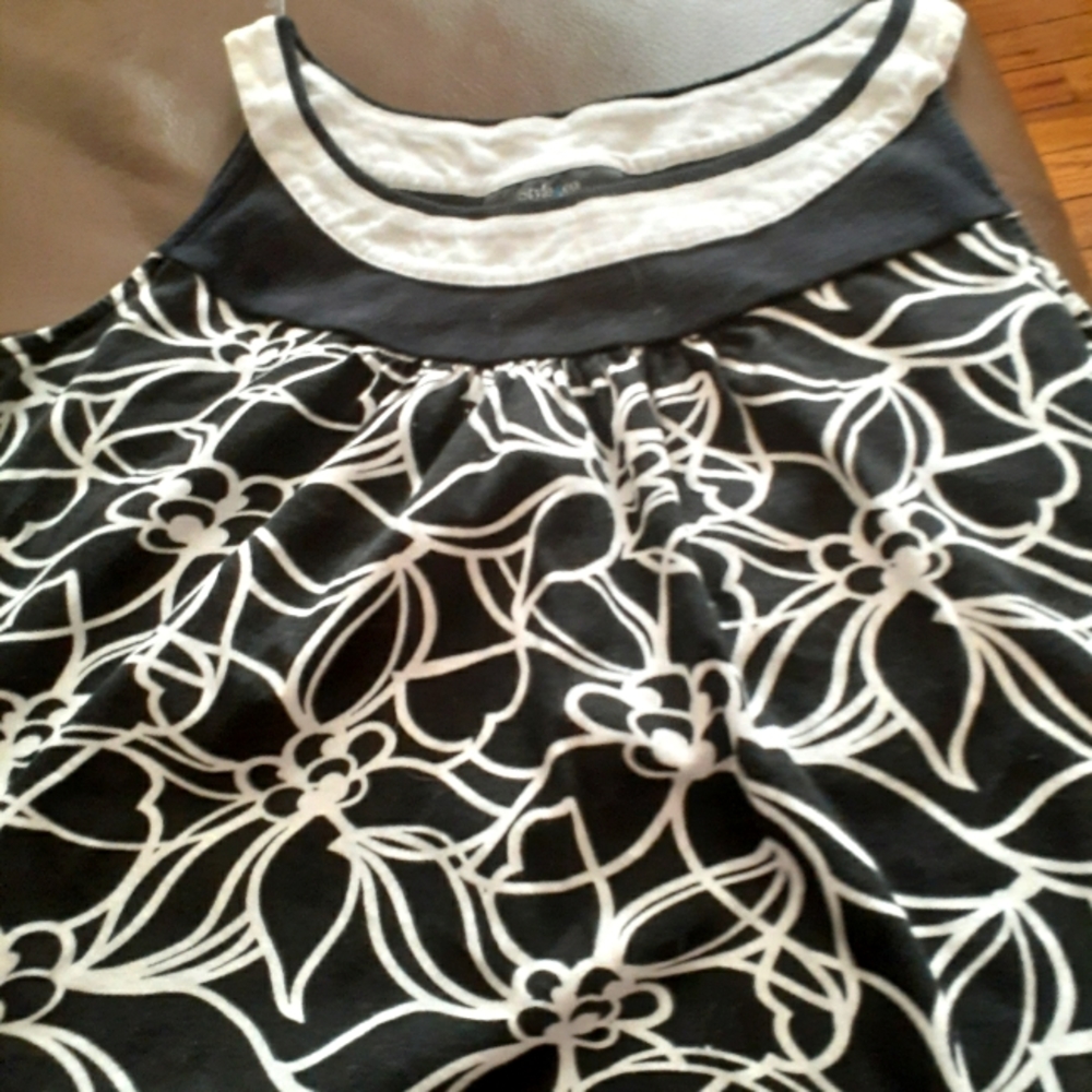 Black and white Sleeveless top
